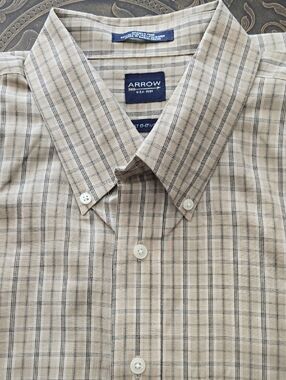 Arrow Men's Tan and Black Plaid Button-Down Shirt